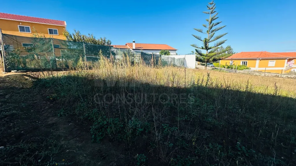 Terreno com 6.042 m² | Potencial de Construção | Santa Bárbara, Lourinhã