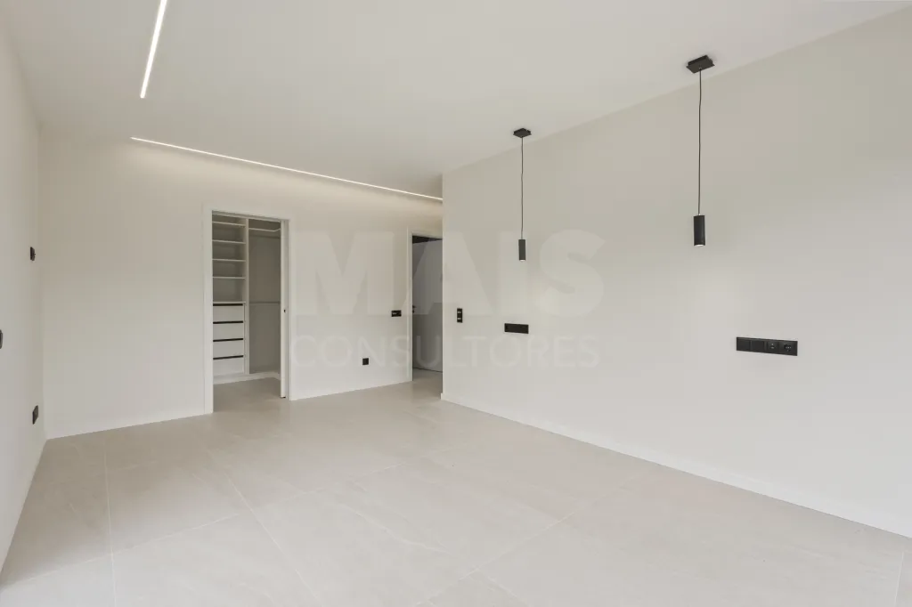 Moradia T3+1 NOVA com piscina em terreno de 2098m2