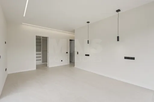 Moradia T3+1 NOVA com piscina em terreno de 2098m2