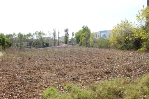 Terreno rustico inserido na sua totalidade na malha urbana.