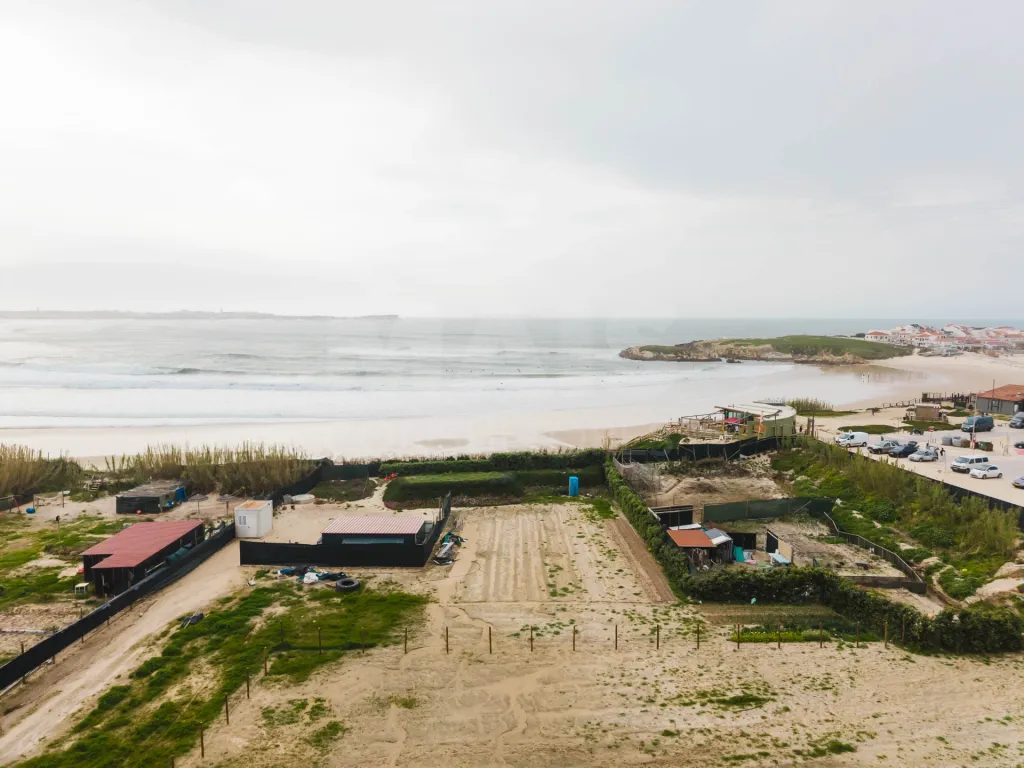 Terreno de 1980 m2 ao lado da praia.