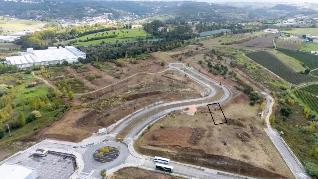 Nova Alcobaça - Lote de terreno para construção de prédio