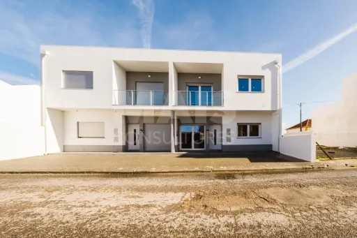 Moradia T3+1 Garagem, Logradouro e Vista Mar