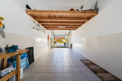 Moradia T3+1 pronta a habitar | Garagem fechada, pátio com churrasqueira e a 5 min das praias !