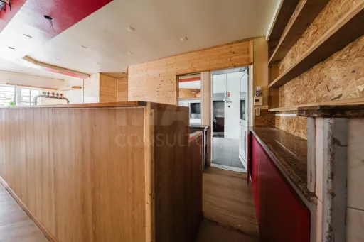 Café, Bar, Restaurante com 2 Salas e esplanada, a 50m da Praia!