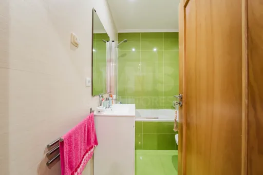 Apartamento T2 com terraço e garagem nas Caldas da Rainha