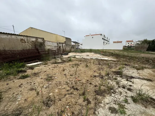Terreno com projeto para moradia T3 com garagem