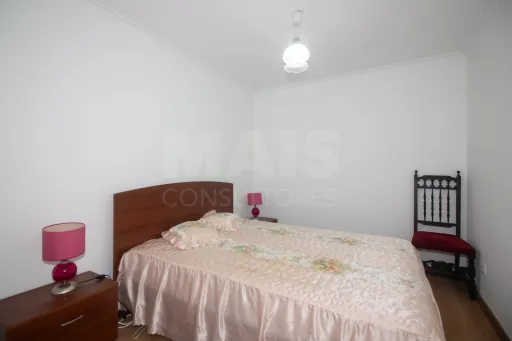 Moradia T2  com Logradouro em Cabanas de Chão