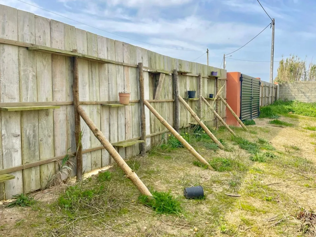 Terreno rústico | 2 acessos | 500m da Praia da Almagreira