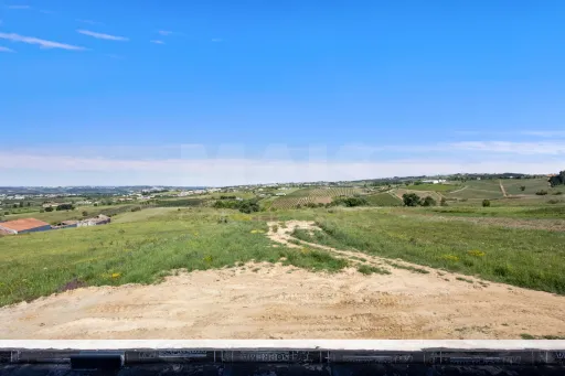 Moradia térrea T4 em terreno de 2 hectares no Carvalhal