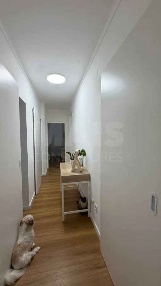 Apartamento T2 Remodelado no Centro do Cadaval