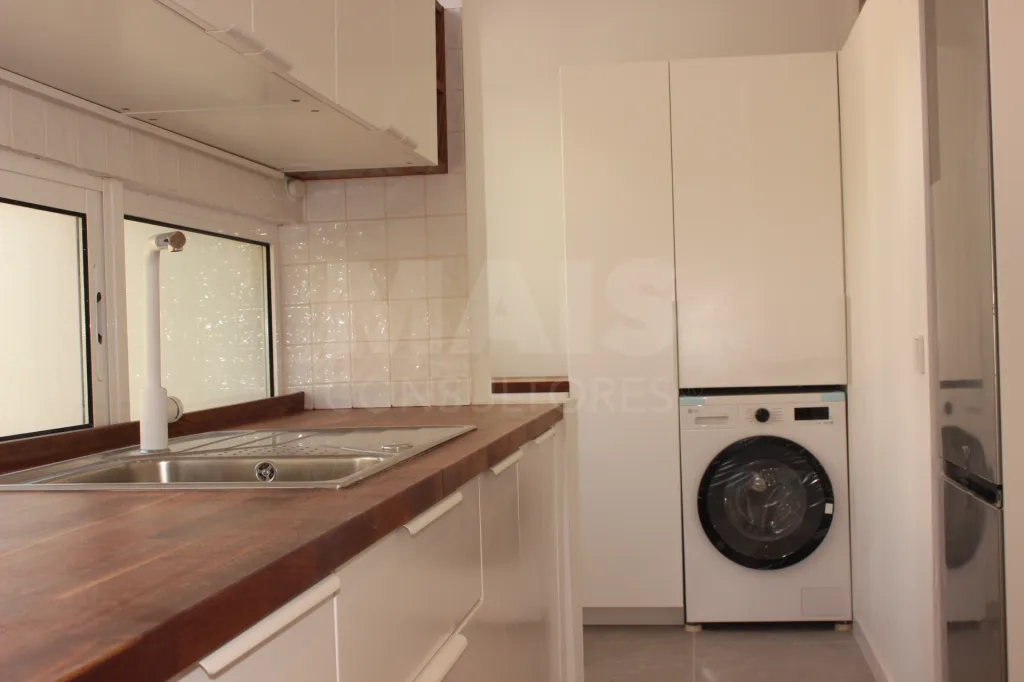 T3 remodelado na Parede: bairro tranquilo, a 10 minutos a pé da praia