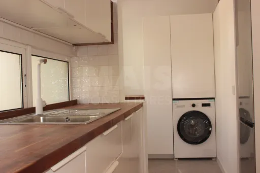 T3 remodelado na Parede: bairro tranquilo, a 10 minutos a pé da praia