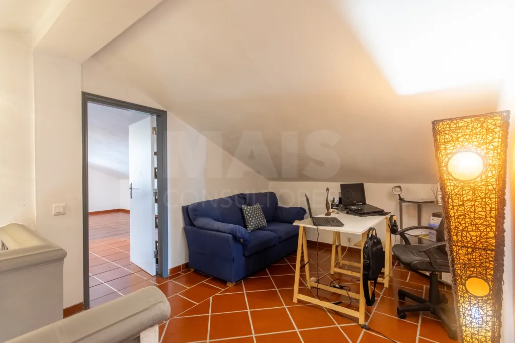 Moradia térrea T4 com anexo e 5.000 m2 de terreno em Geraldes
