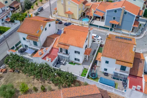 Moradia T3+1 com Garagem no Carregado