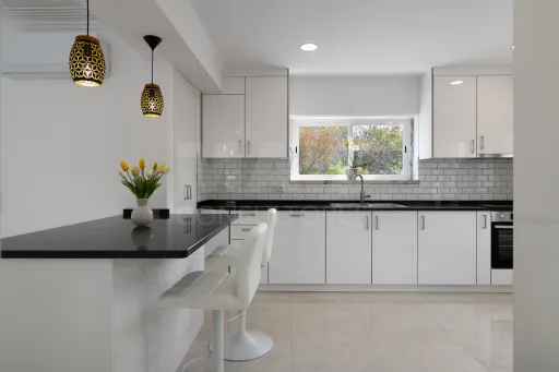Moradia Isolada T4 Renovada — Abuxarda / Alvide, Cascais