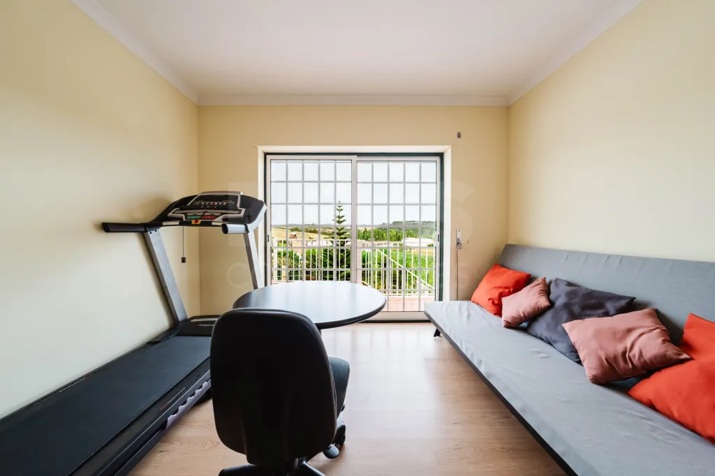 Moradia T5 com 2 Anexos em Terreno com mais de 1.400 m²