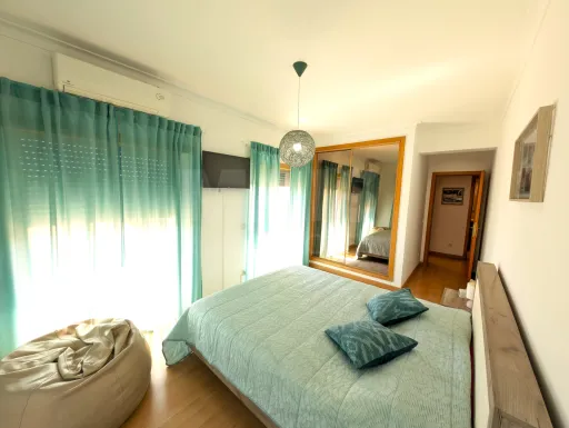 Excellent T2 in Corroios - Balconies and natural light