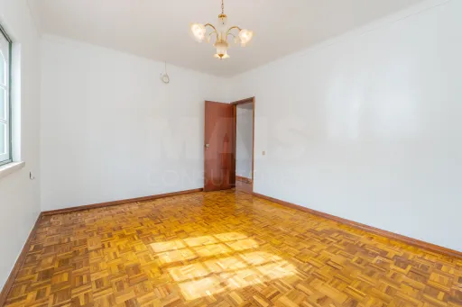 Moradia T3 com espaço exterior no centro de Salvaterra de Magos