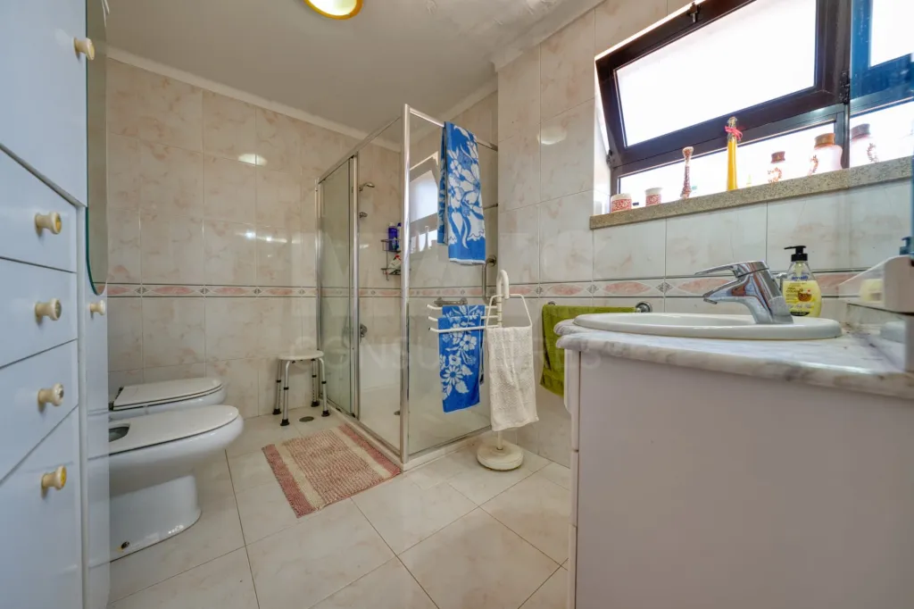 Moradia T4 Bi Familiar no Couço