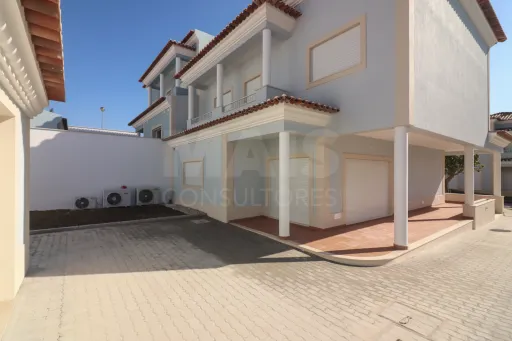 Moradia T4  Condomínio Fechado do Juncalinho