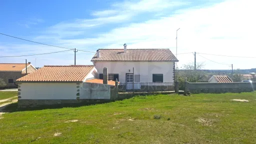 Moradia térrea T3 com Garagem e Logradouro em Malpartida - Almeida