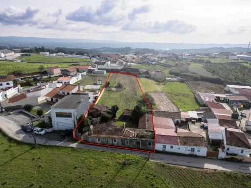 Moradia Térrea para Reabilitar com Terreno, Vista Mar e Vista Sítio da Nazaré – Bárrio, Alcobaça
