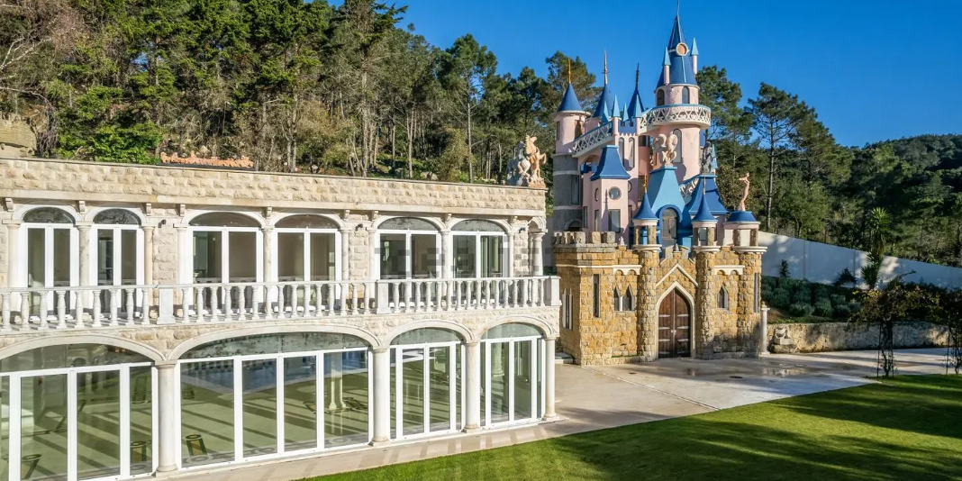Você Não Vai Acreditar na História da Quinta da Felicidade em Sintra – O Palácio da Disney Português à Venda!