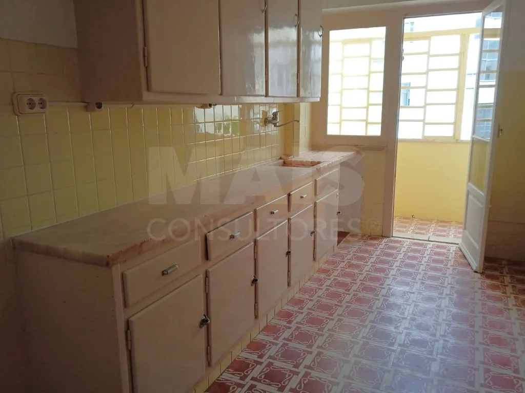 Excelente Apartamento T2 Ajuda