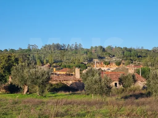 Terreno com Ruina em Barreirinhas, ALCANEDE