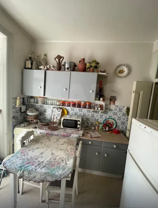 🏡Apartamento T4 para recuperação total em zona com charme histórico no coração de Lisboa!