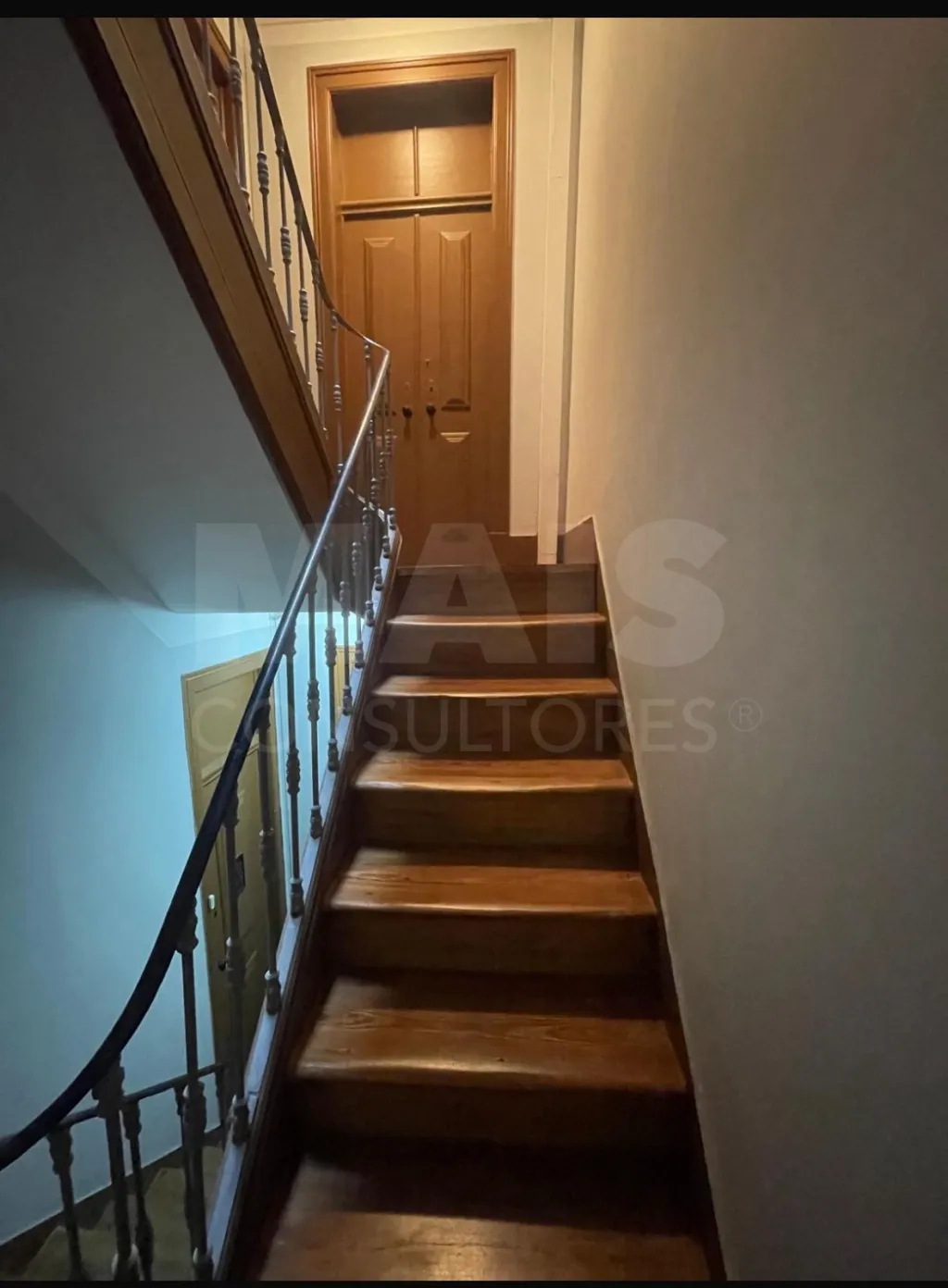 🏡Apartamento T4 para recuperação total em zona com charme histórico no coração de Lisboa!