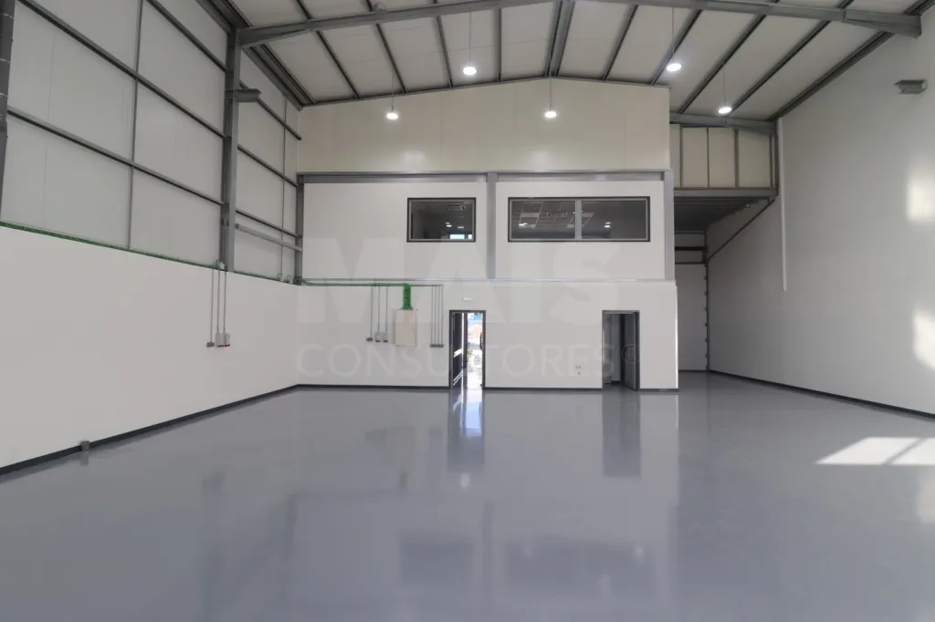 Pavilhão Industrial novo no Carregado com 624 m2 de Terreno e 312 m2 de Construção