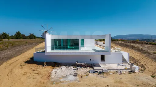 4-bedr. house on 2-hectare plot in Carvalhal