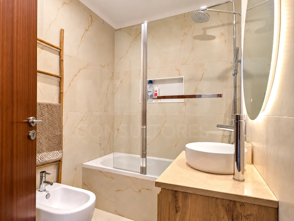 Moradia T2 mobilada e equipada com varanda | Seixal – Lourinhã
