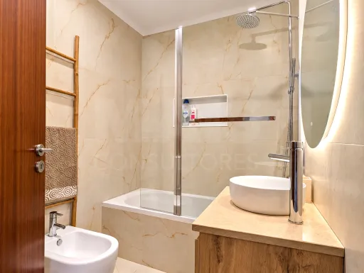 Moradia T2 mobilada e equipada com varanda | Seixal – Lourinhã
