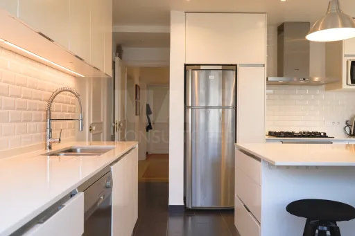 Moradia T5 entre a serra e o mar ( em Janes, Malveira da Serra) onde o conforto clássico encontra a modernidade sustentável.