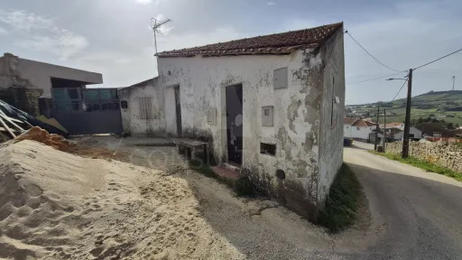 Moradia Térrea com Espaço  Exterior
