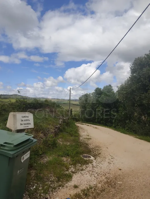 Terreno com 10.000m2 com 2 poços de água e casa com 28 m2, de apoio agrícola