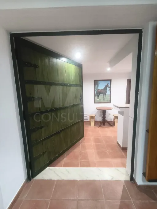 Propriedade com Piscina e Instalações Equestres – Um Refúgio Tranquilo com Potencial de Expansão