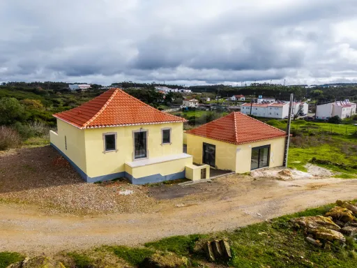 Fully Renovated 3-Bedroom House | Courtyard and Outbuildings | São Bartolomeu dos Galegos, Lourinhã