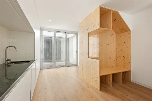 T1 novo com logradouro no centro de Peniche