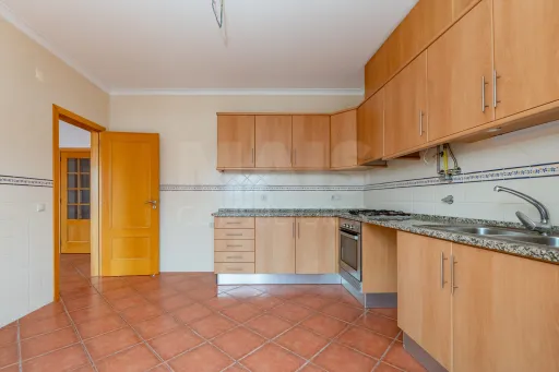 Apartamento T2 em Salvaterra de Magos com elevador, parqueamento e arrecadação