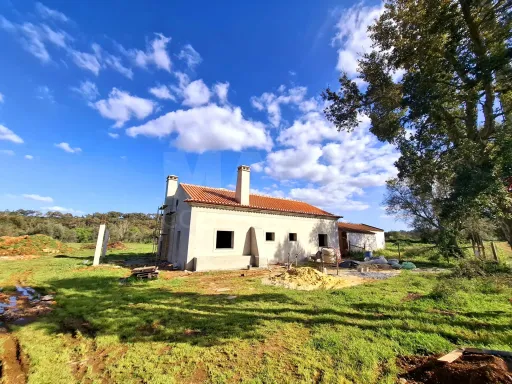 Quinta T4 com 9 mil m2 em Santiago do Cacém, Cercal do Alentejo