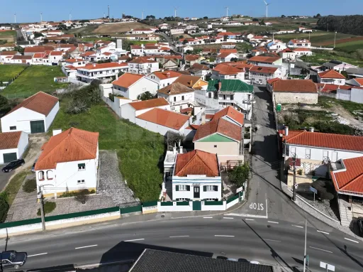 Moradia T4+2 c/ Churrasqueira, Logradouro & Parqueamento !