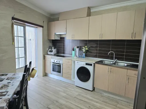 Moradia geminada T3 com garagem box e pátio de 60 M² | Alfeizerão