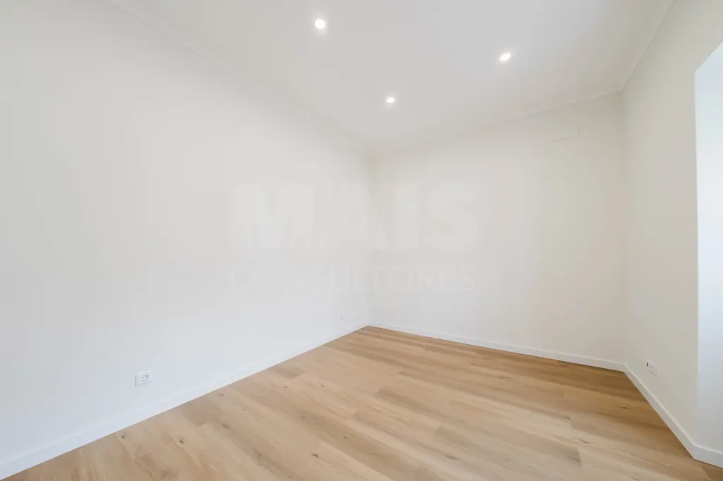 Moradia Geminada T3, Totalmente Remodelada