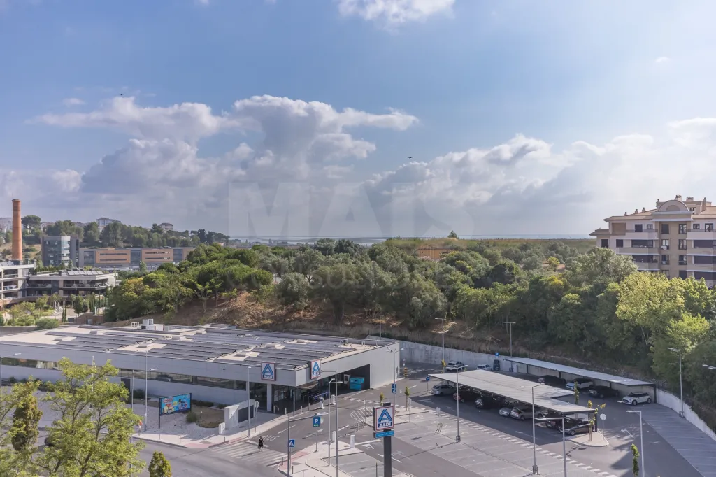 2-Bedroom Apartment with Excellent Potential | Sacavém | 5th Floor with Elevator