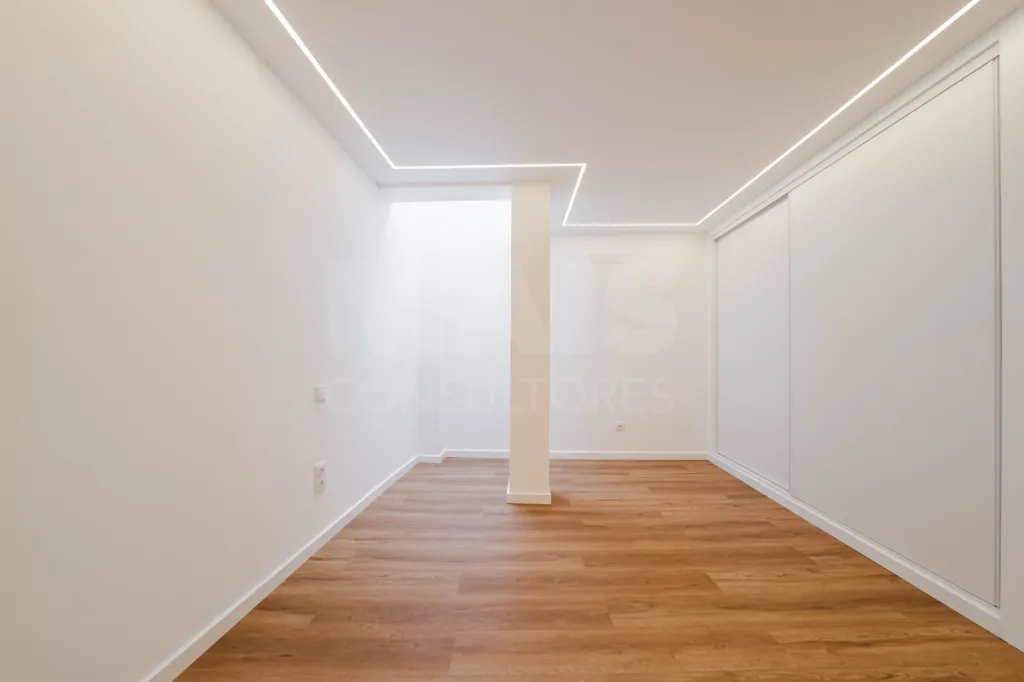Moradia totalmente remodelada no coração de Peniche!