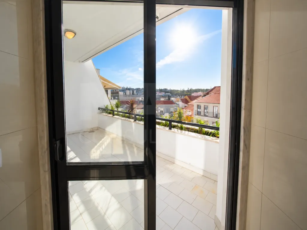 T2+1 em Condomínio Privado | 167 m² | 2 Lugares de Garagem | Jardim do Torel